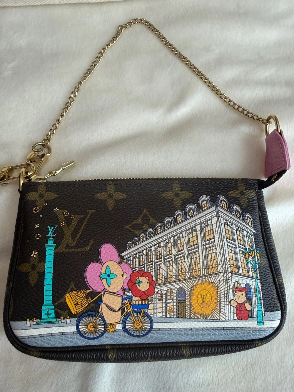 Louis Vuitton Crossbody Pink Vivienne Holiday Limited Edition Mini Pochette - Picture 4 of 10